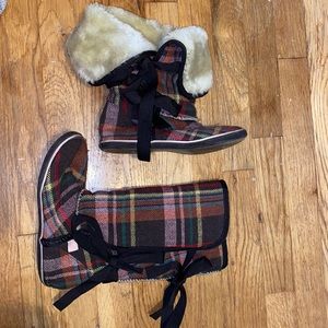 Fuzzy inside sweater boots